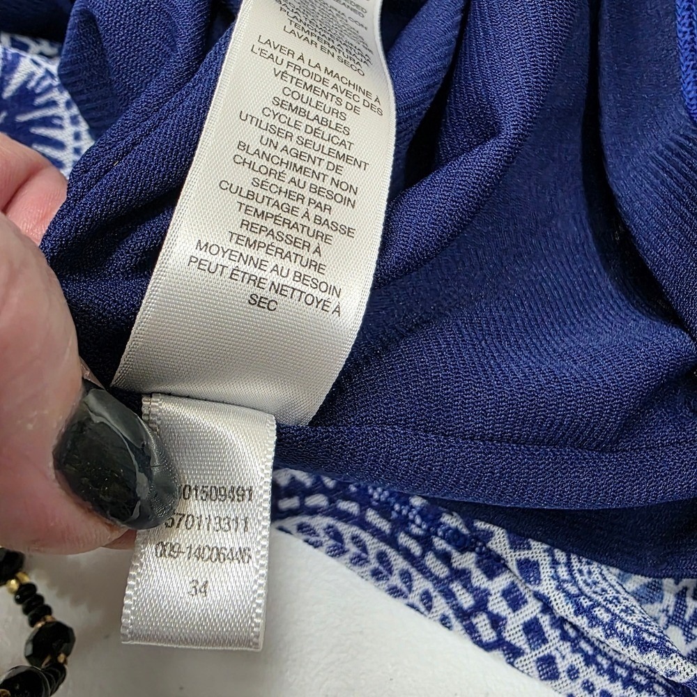 Chico's Deep Blue & White Medallion Print Top Size 3 XL Lined Scoop Neck Boho - Picture 9 of 9